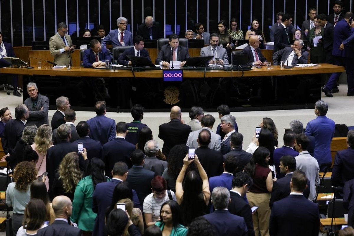  Oposição libera bancadas para votar PEC do fim da escala 6x1