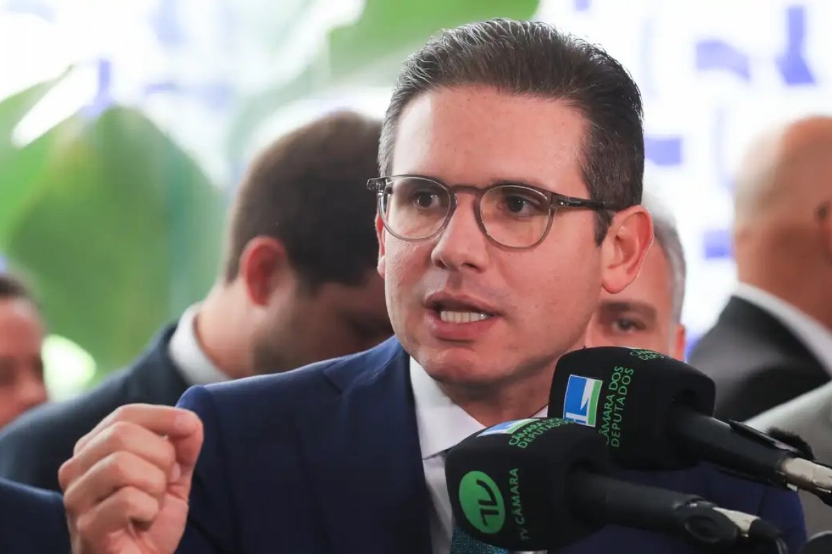 Presidência da Câmara: deputado baiano declara apoio à recondução de Hugo Motta 