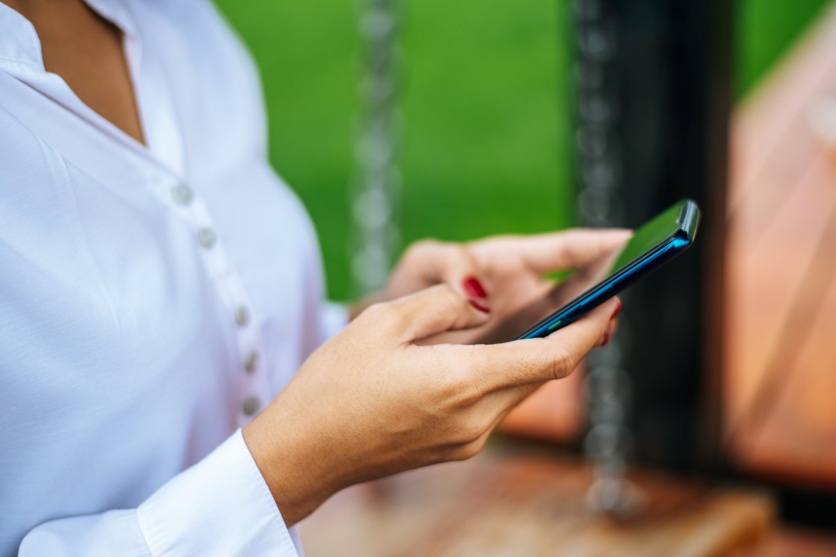 Campanhas de Lula e Flávio Bolsonaro vão tentar consenso para canais de WhatsApp e sugerir proposta ao TSE