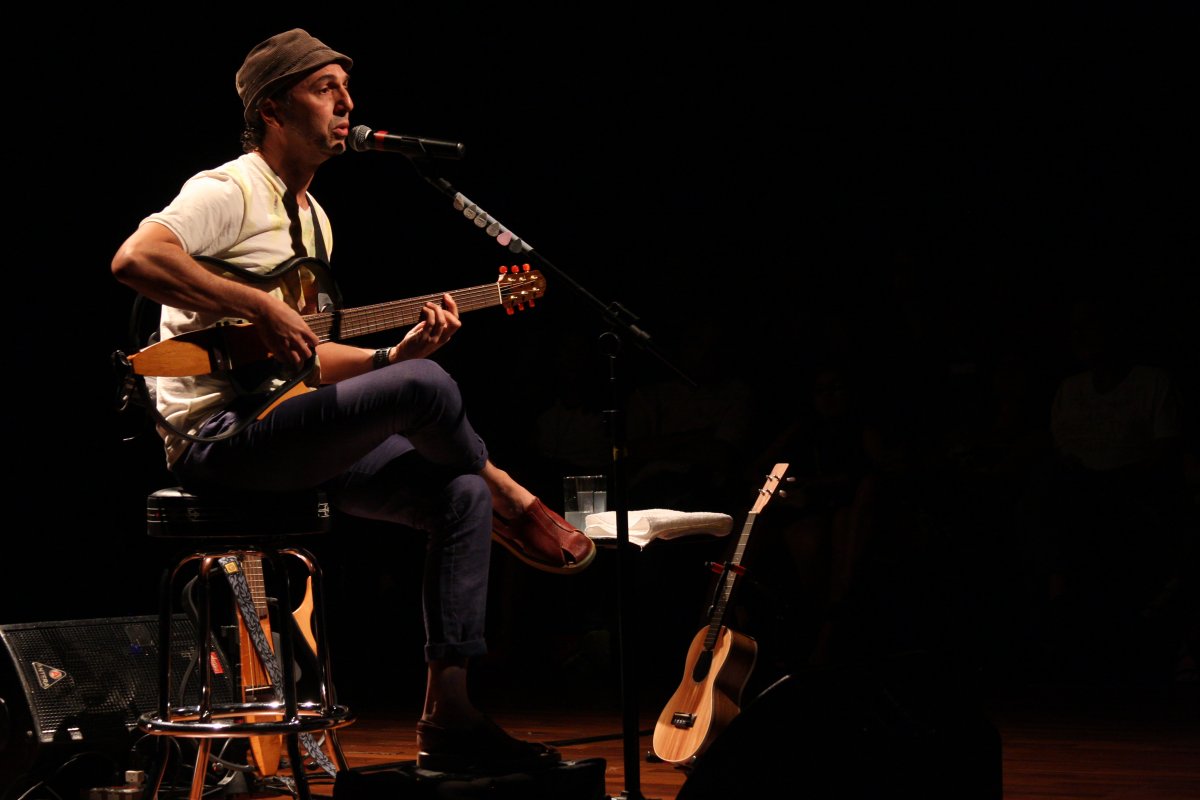 Zeca Baleiro apresenta show “Piano & Voz” na capital baiana!