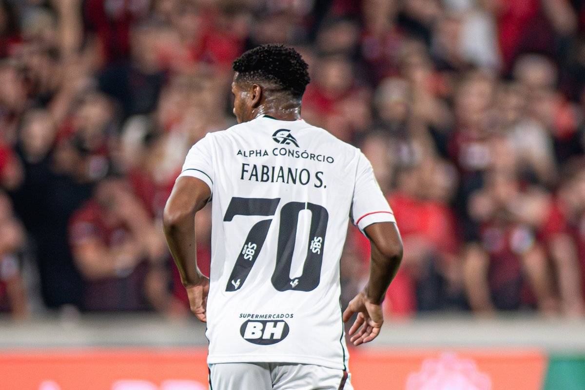 Fabiano Souza é operado no joelho e não joga mais pelo Vitória em 2026
