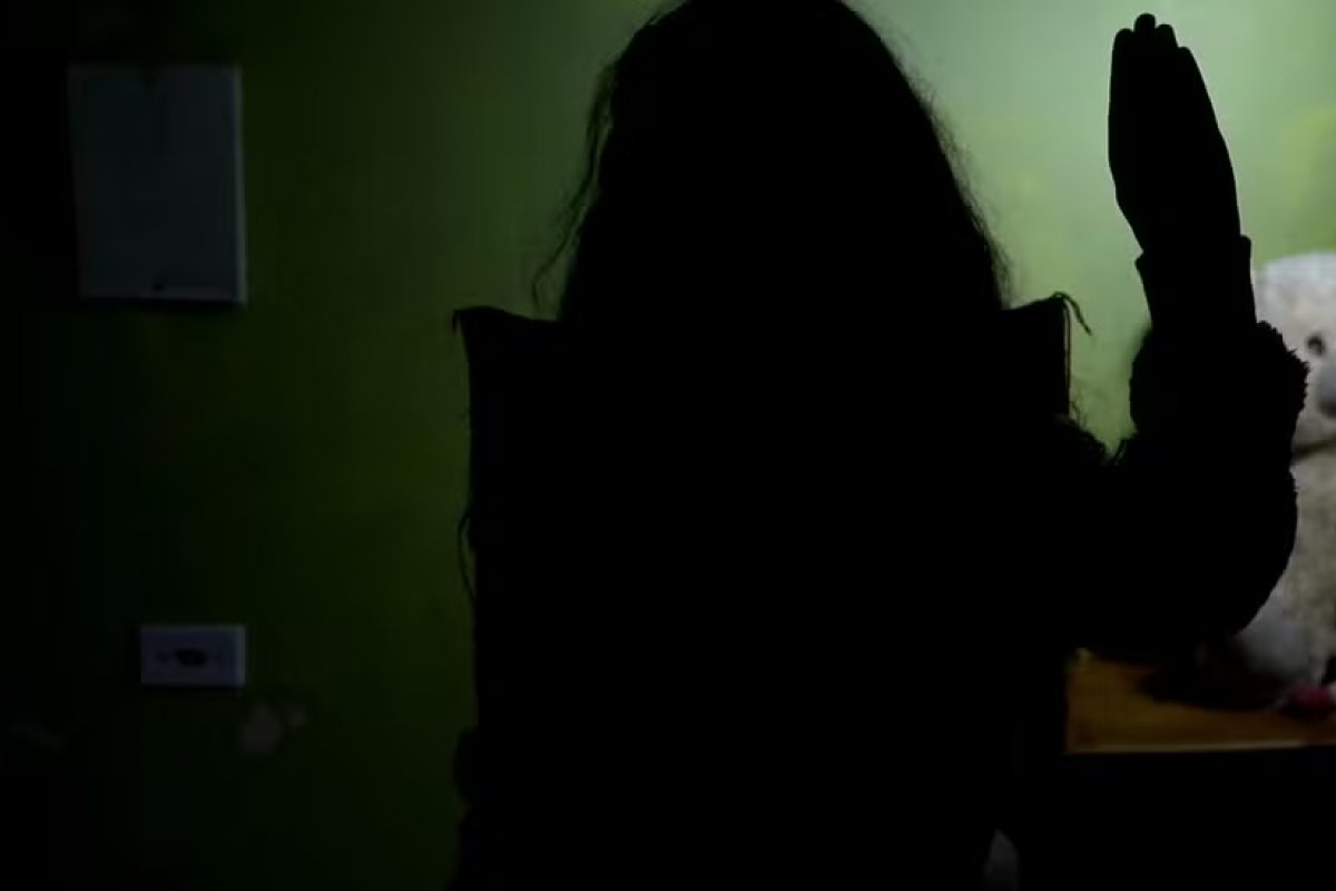 Menina de 9 anos faz sinal de pedido de socorro e homem é preso por tentativa de estupro de vulnerável