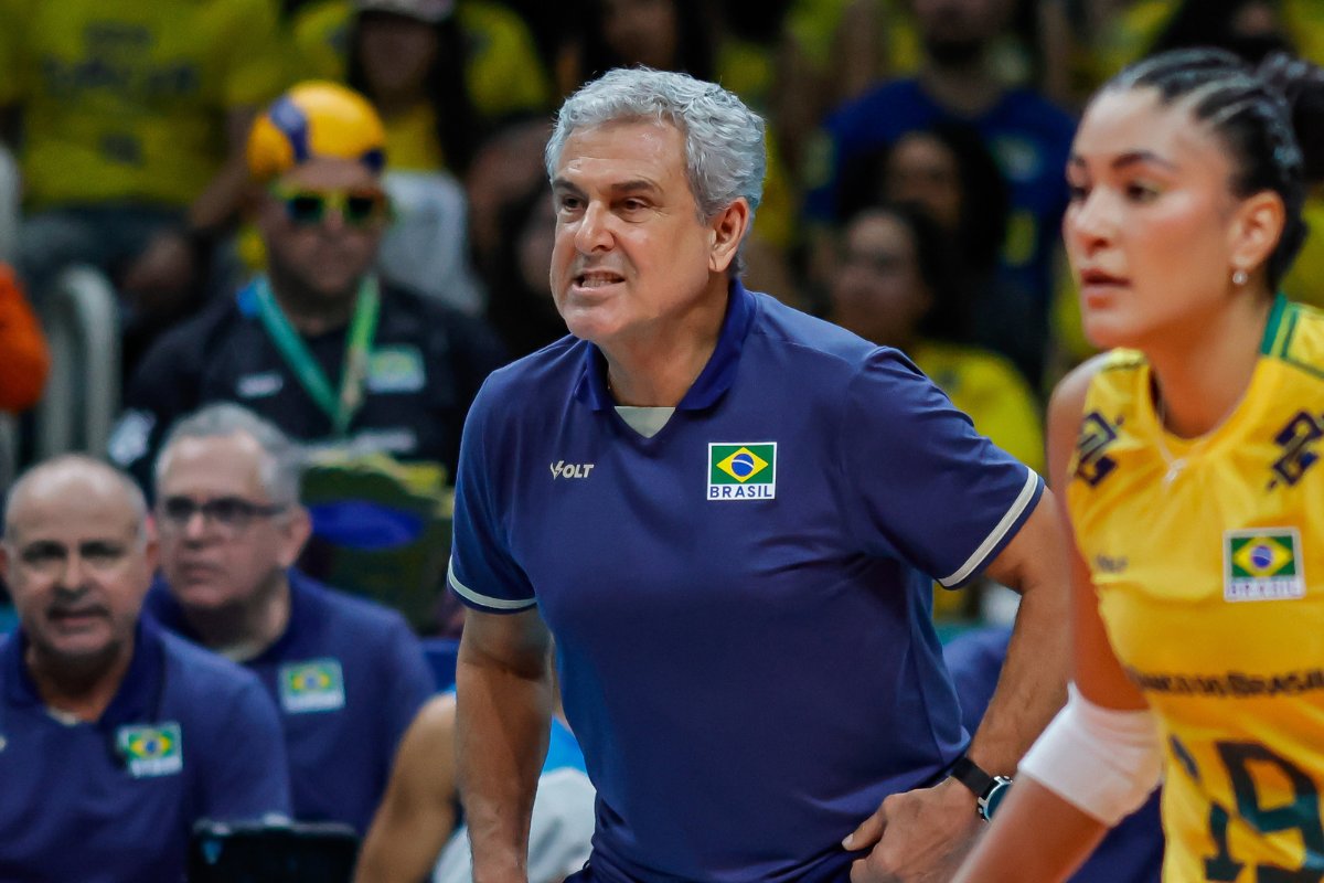 Zé Roberto projeta aposentadoria da Seleção feminina após Olimpíadas de 2028