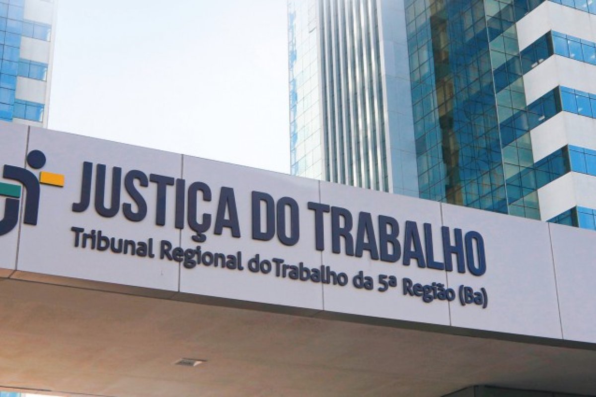 TRT-BA mantém multa de R$ 89 mil a empresa de serviços gerais por descumprimento de cota para PcD