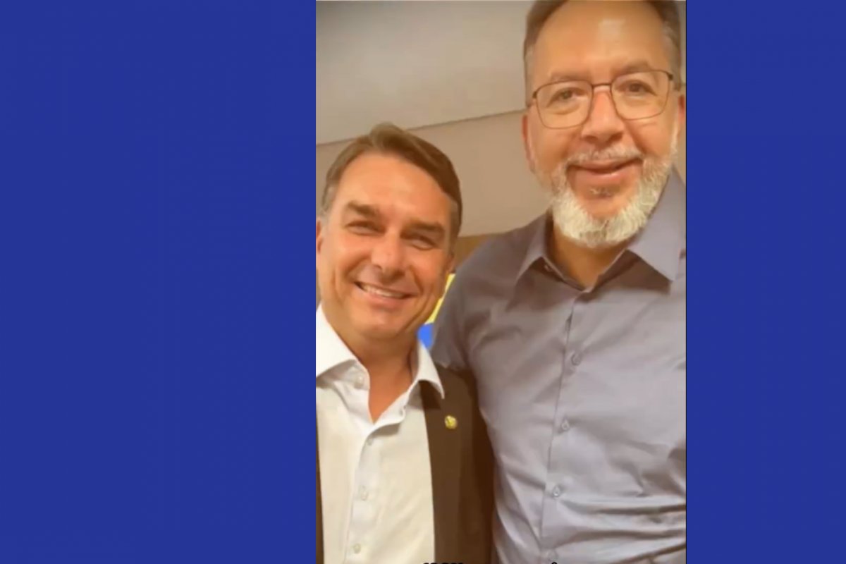 Vídeo: em 1º turno das Eleições, Flávio Bolsonaro declarou apoio a deputado eleito preso em operação contra lavagem de dinheiro