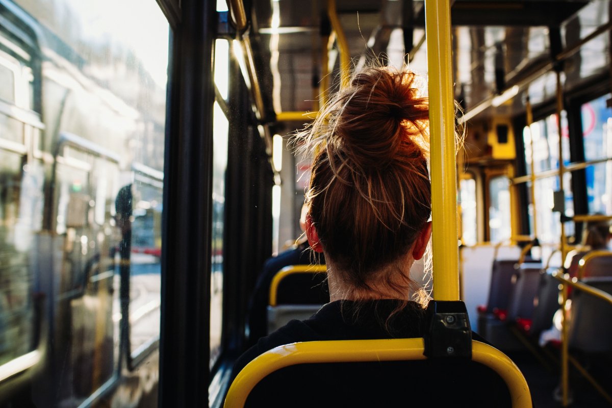 Eleitores com dificuldade de locomoção podem pedir transporte gratuito para votar