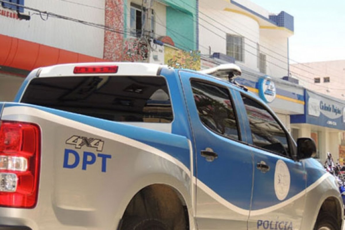 Jovem morre  e outro fica ferido após serem baleados em Salvador