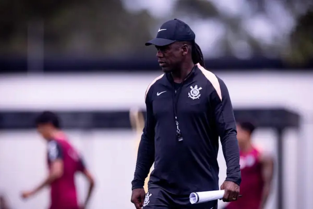 Seedorf não estreia pelo Corinthians contra o Vitória nesta segunda-feira (19)