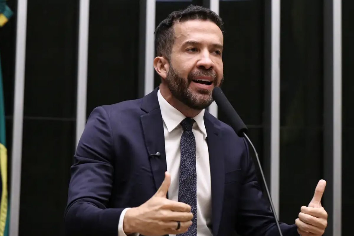 Janones apresenta melhora e deve receber alta hospitalar em até 48 horas