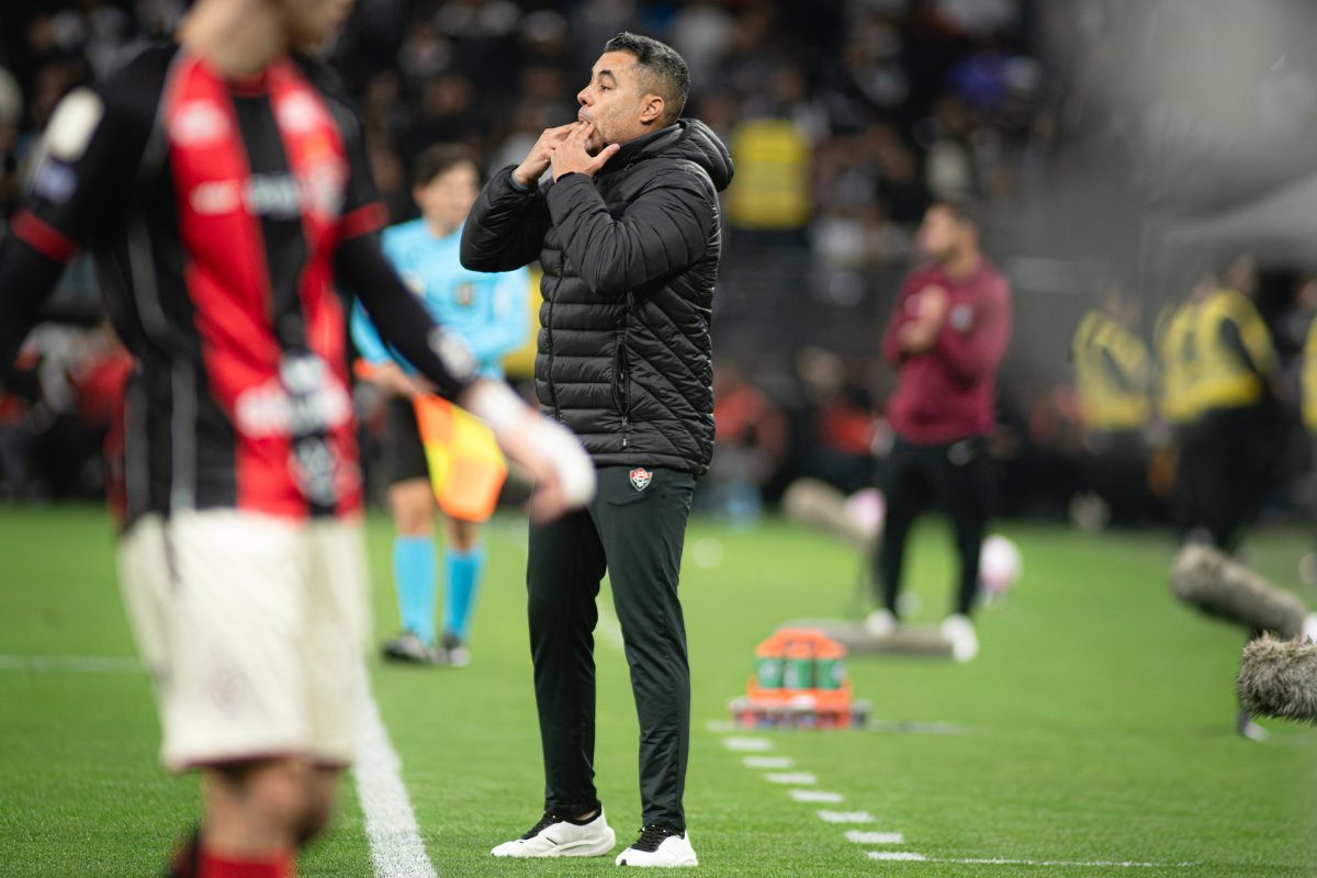 Jair Ventura minimiza jejum fora de casa do Vitória após empate com Corinthians