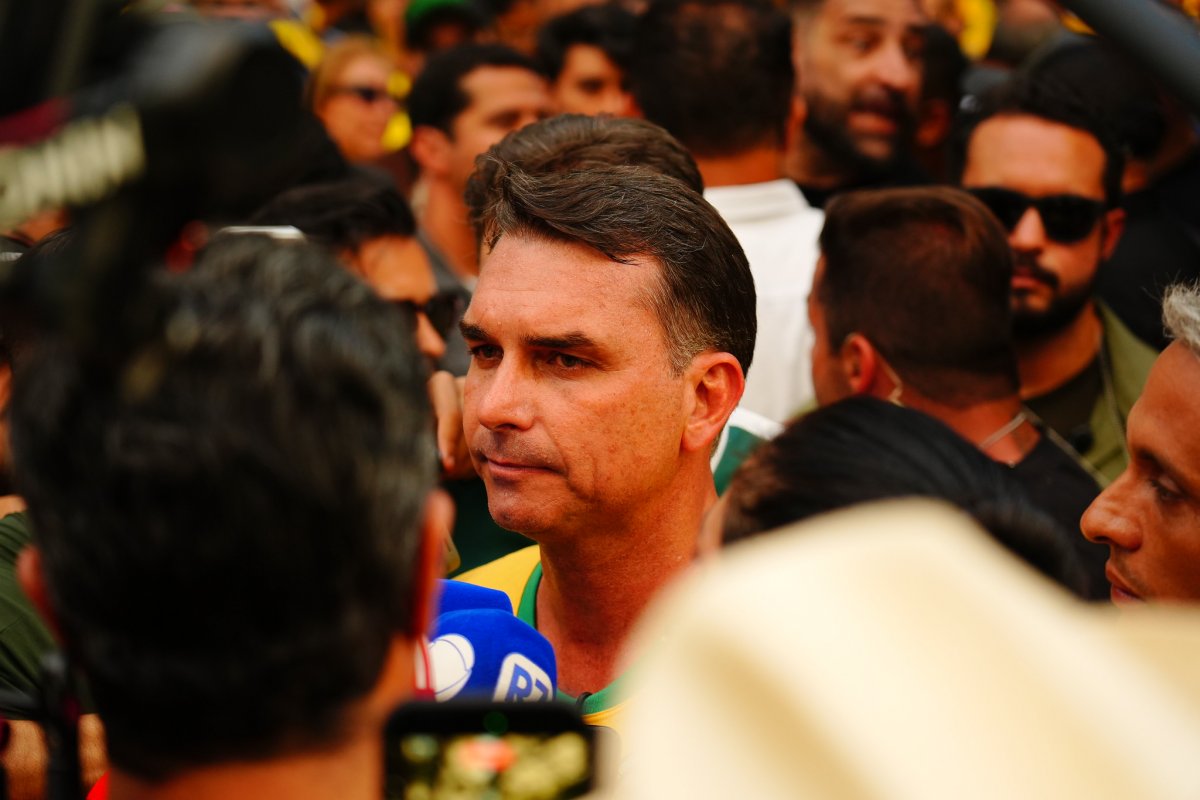 CPMI contra Flávio Bolsonaro reúne 100 assinaturas no Congresso Nacional 