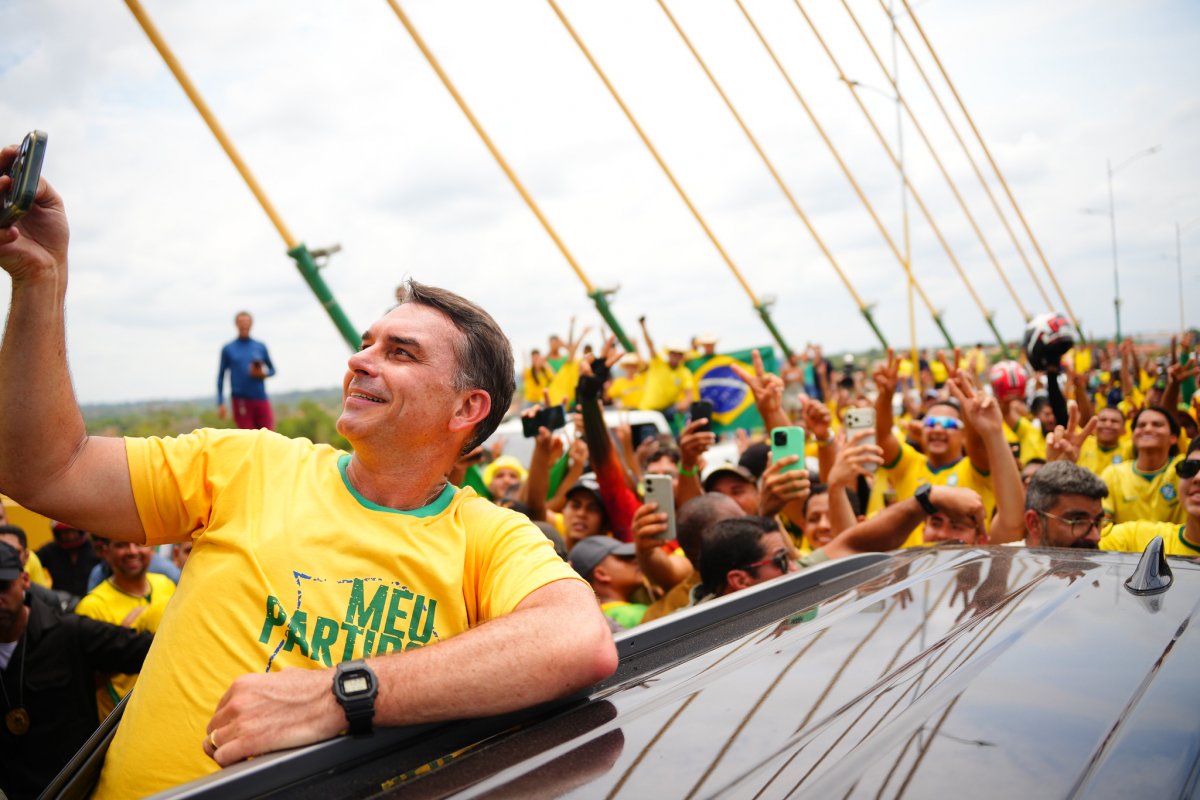 Polícia Federal investiga escritório de Flávio Bolsonaro, por faturamento de R$ 13,7 milhões durante mandato