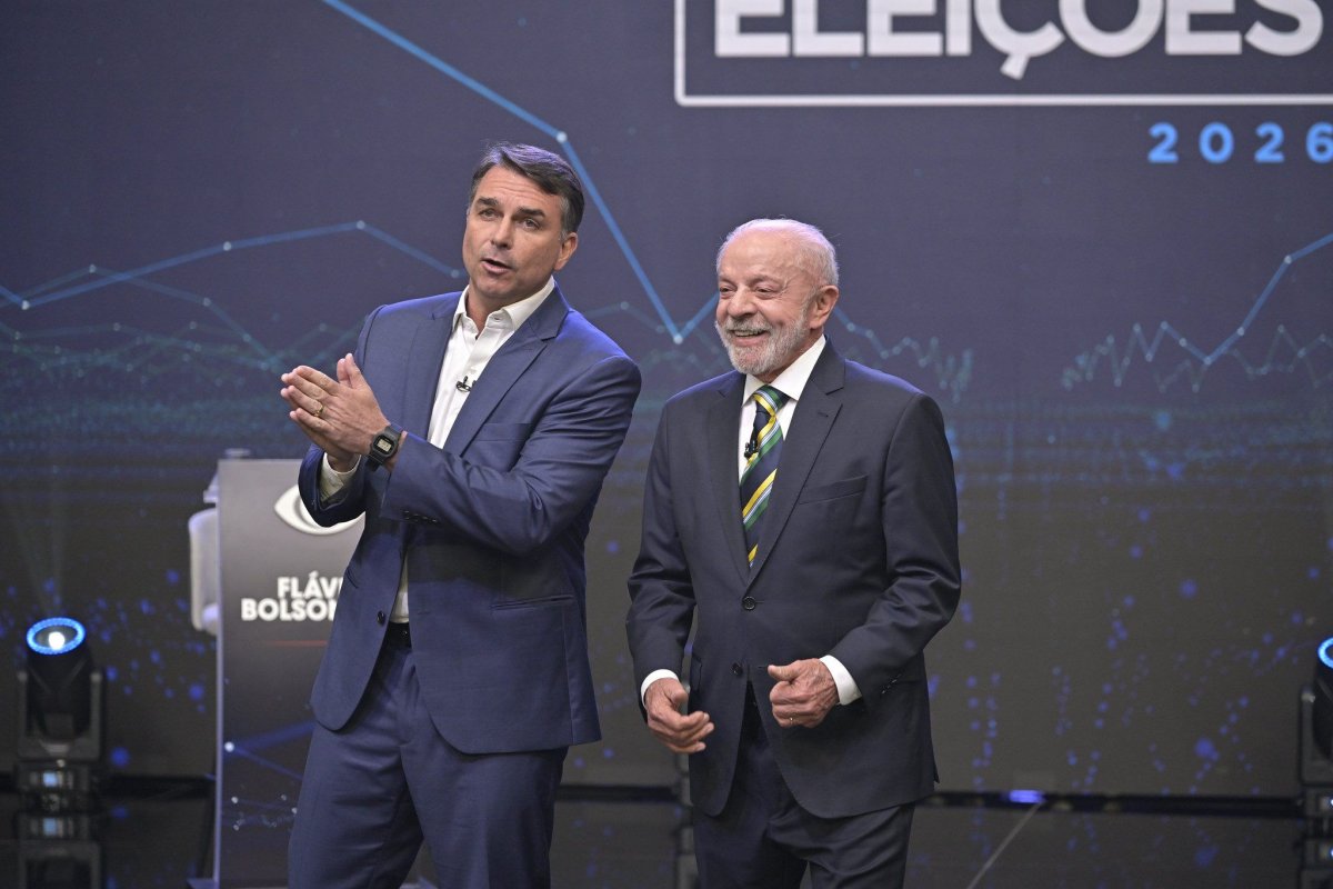 Quaest: Flávio cai nas intenções de voto e chega a 45%, enquanto Lula tem empate técnico com 44%