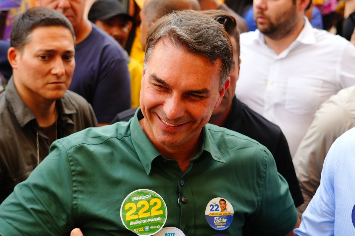 PF pede ao STF para investigar se Flávio Bolsonaro é sócio oculto de casa de apostas
