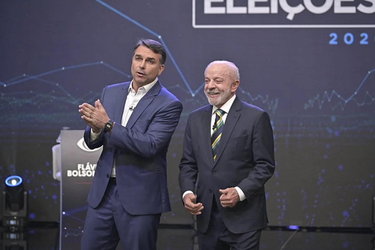 Lula protocola no TSE autorização que atende condições de Flávio Bolsonaro para quebra de sigilos