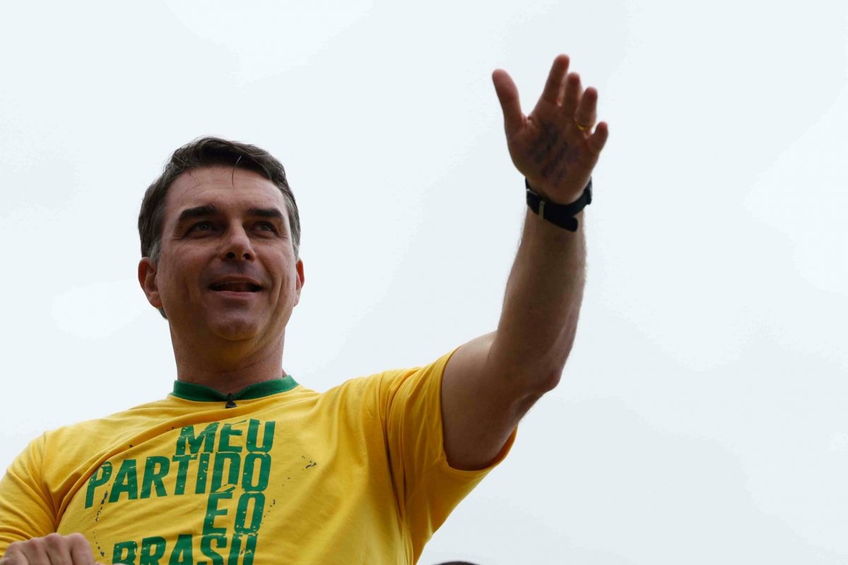 Promessa de Flávio Bolsonaro, programa foi encerrado por suspeita de lavagem de dinheiro para o PCC