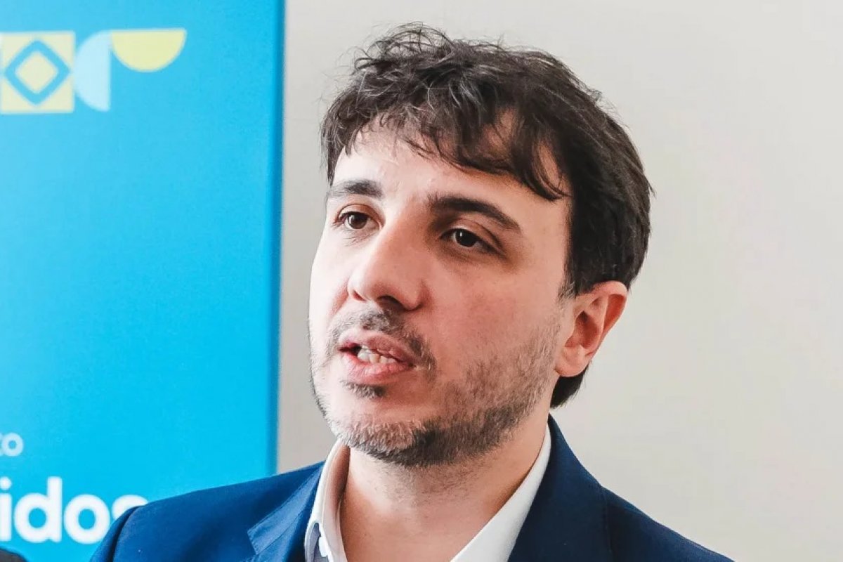 Renan Santos volta a negar apoio a Lula ou Flávio e diz que vai justificar o voto no 2º turno