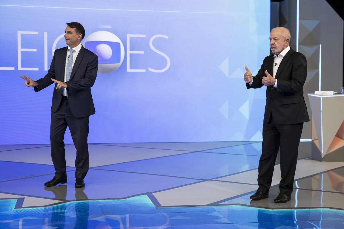 Flavio Bolsonaro é capacitista com Lula: "Conta nos nove dedos"
