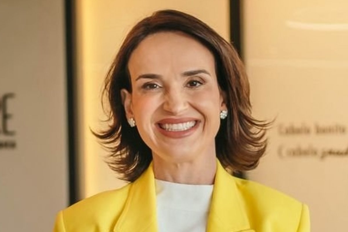 Dermatologista apresenta abordagem regenerativa para tratar alopecias em congresso mundial!