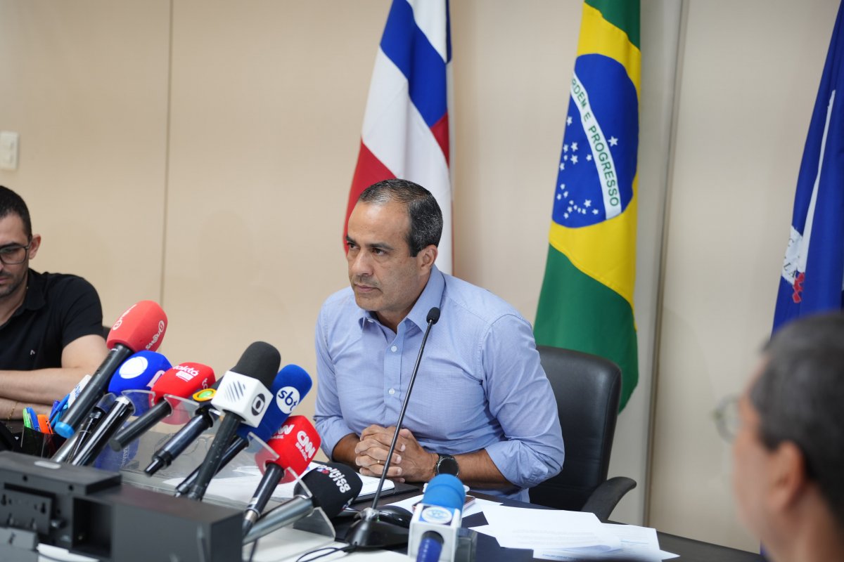 Vídeo: Após eleitores ficarem à espera de ônibus para votar, Bruno Reis culpa retirada de adesivos pelo atraso