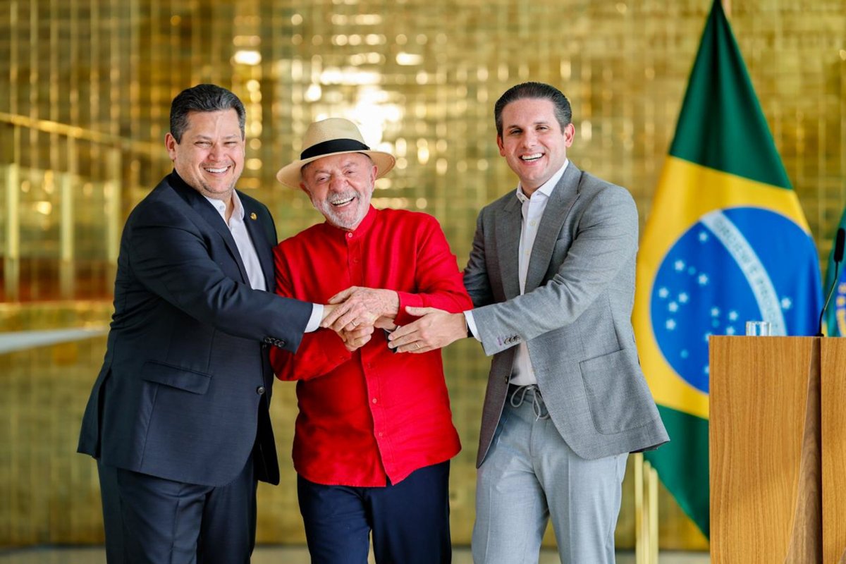 Alcolumbre e Motta ligam para Lula, oferecem apoio e pedem que ele atue para unir o Brasil