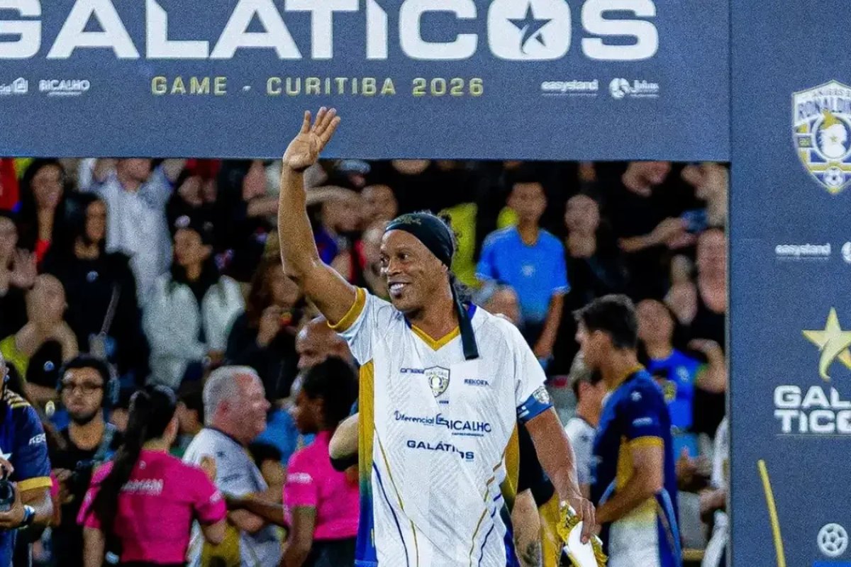 Ronaldinho Gaúcho voltará a jogar futebol profissional em novembro