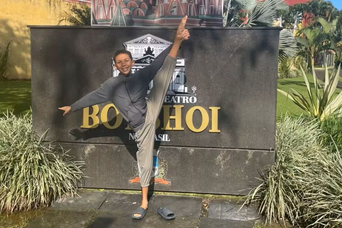 Baiano de 11 anos é aprovado para a Escola de Tetro Bolshoi no Brasil   