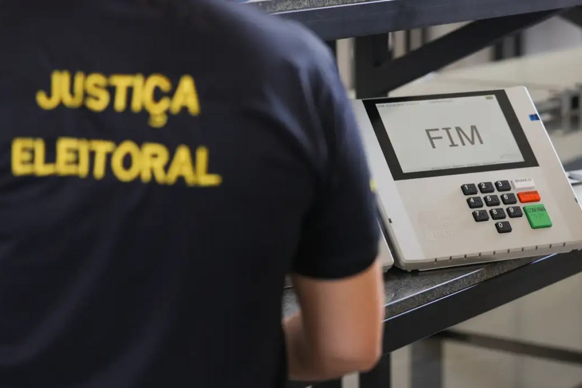 Apenas 35,5 mil votos foram registrados nas urnas entre 17h e 19h, aponta levantamento 