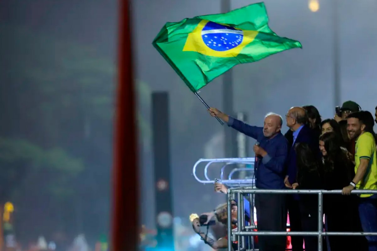 Imprensa internacional destaca virada histórica de Lula e revés à direita após reeleição