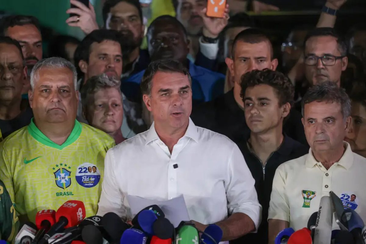 Aliados de Flávio Bolsonaro atribuem derrota a excesso de confiança, Pablo Marçal e distribuição de lideranças