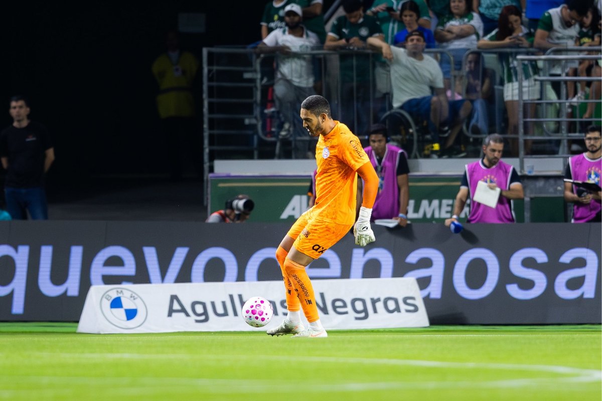 Goleiro do Bahia, Ronaldo lidera ranking mundial de defesas em outubro