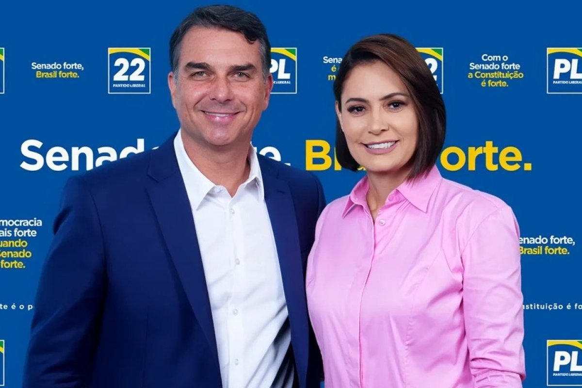 Michelle Bolsonaro confirmou a aliados saída de Flávio do Brasil
