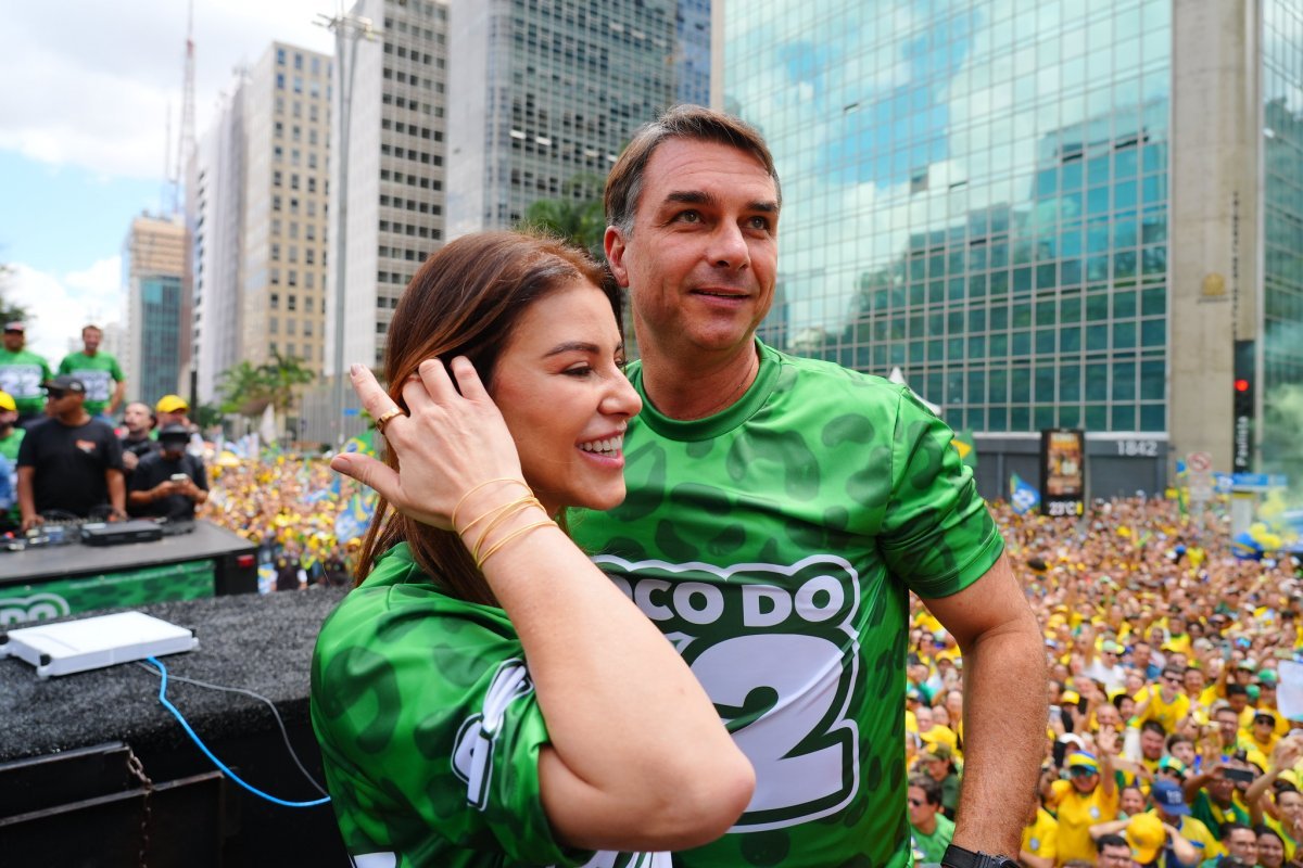 Plano de fuga de Flávio Bolsonaro dos Brasil teria sido organizado semanas antes da derrota