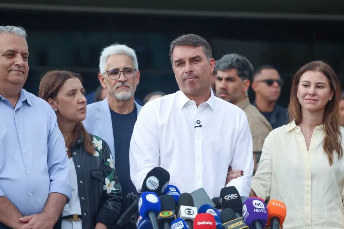 Flávio Bolsonaro pagou R$ 11 milhões em ações de impulsionamento nas plataformas da Meta em espaço de oito dias