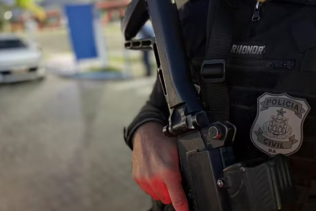 Homem é preso em flagrante com TVs, Xbox, celulares e notebook roubados na Bahia 