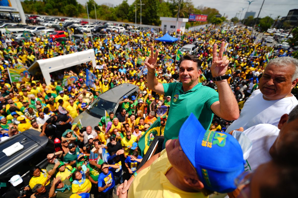 ‘Um líder fica’: fala de Silas Malafaia sobre Bolsonaro volta após saída de Flávio
