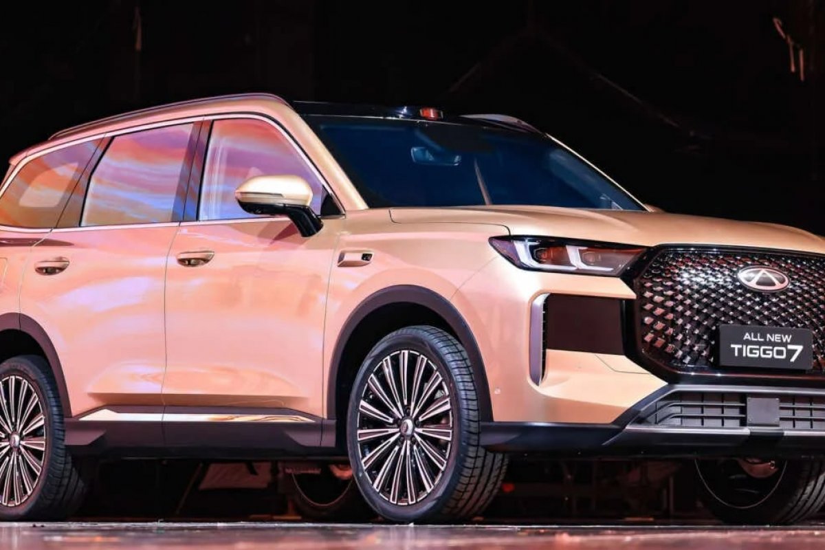 Tiggo 7 ganha novidades na China e deixa Brasil para trás 