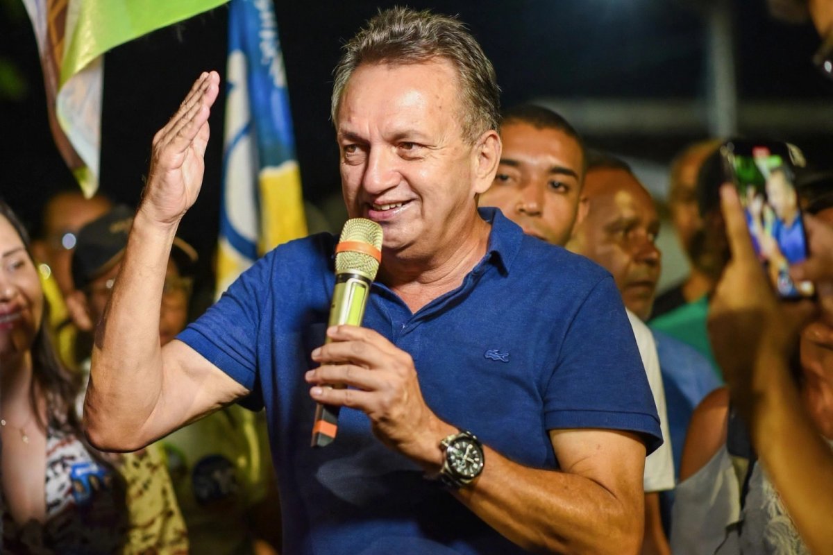 Em meio à crise financeira, Prefeitura de Cruz das Almas corta salários em 20% e prevê demissões