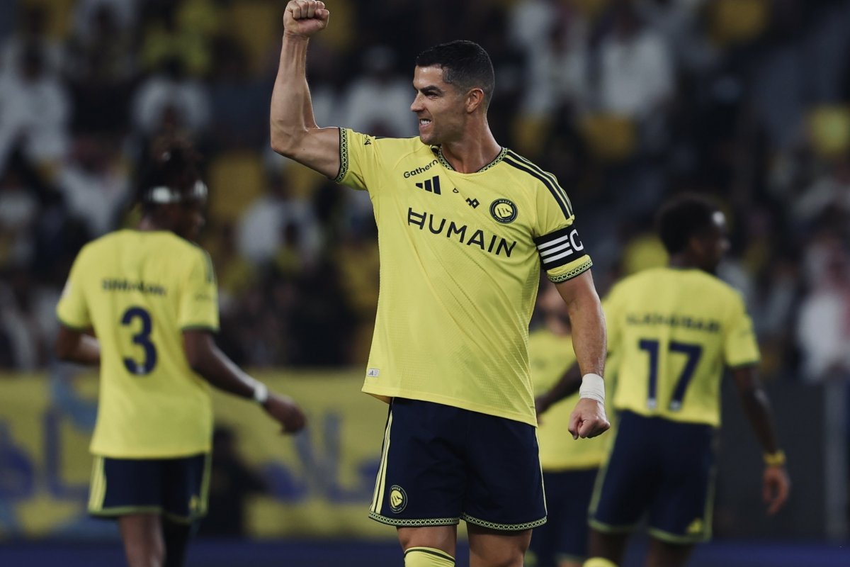 CR7 faz três gols e diminui distância para chegar ao milésimo gol da carreira 