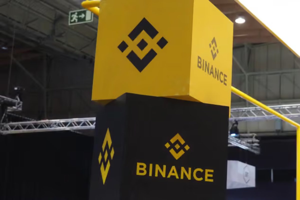 Binance suspende saques após ataque hacker com perdas estimadas em R$ 33,7 bilhões
