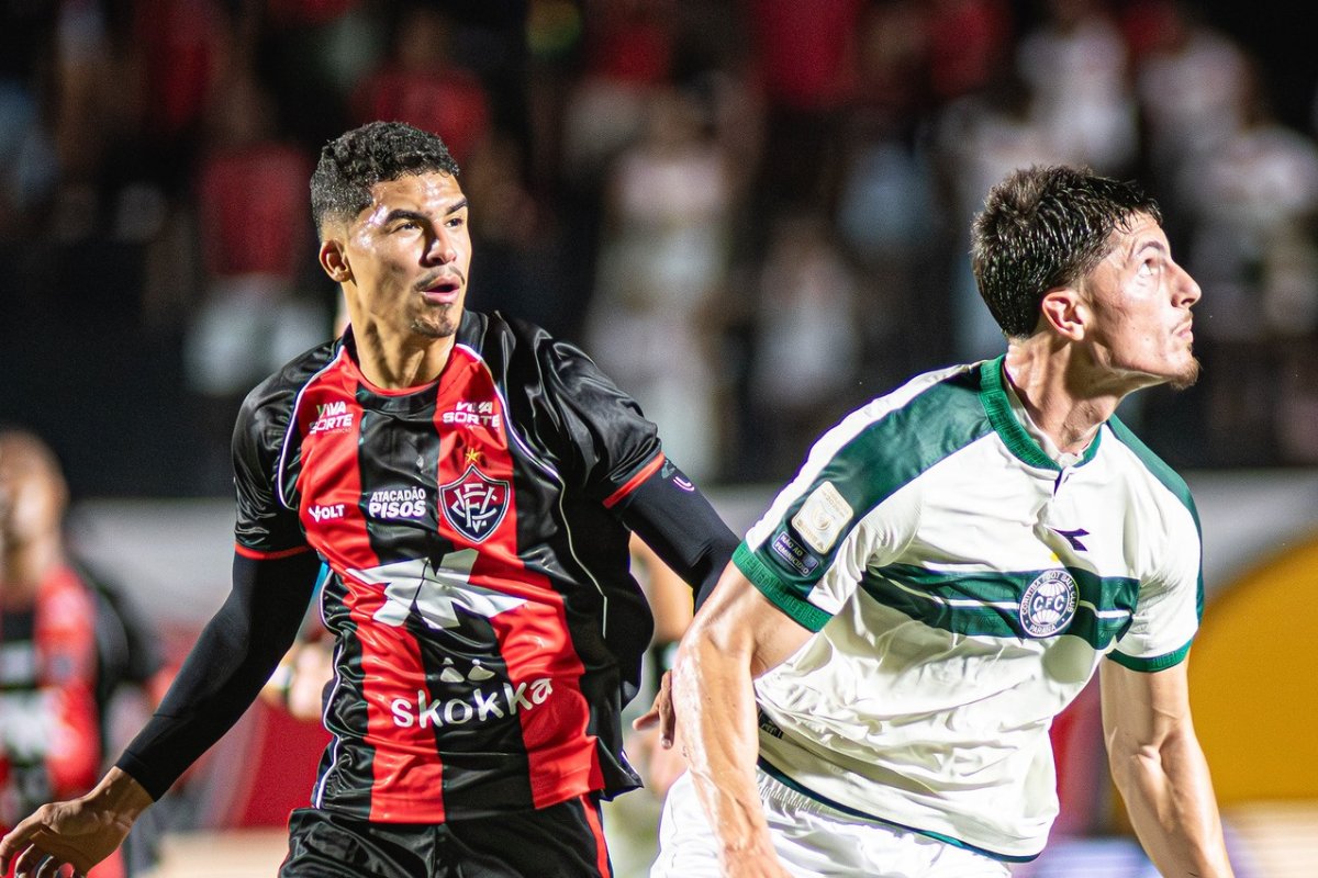 Partida entre Coritiba e Vitória coloca dois times pressionados frente a frente no Brasileirão