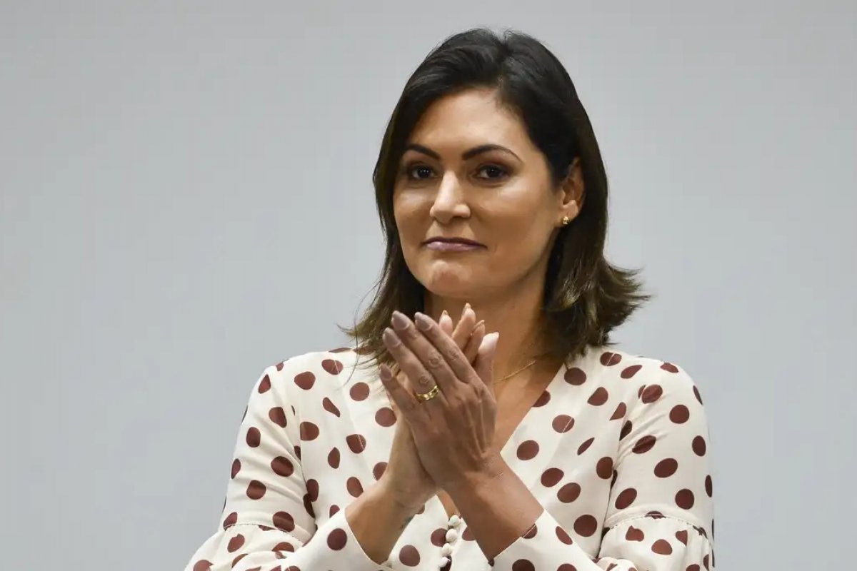 Michelle revela conversa com Bolsonaro e defende Tarcísio e Nikolas após derrota de Flávio