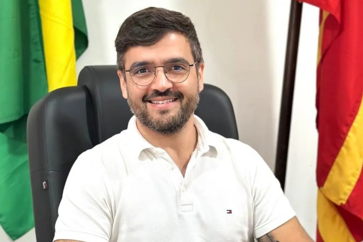 Prefeito de Ilhéus assina 53 exonerações e 51 nomeações; mudanças ocorrem após rompimento político