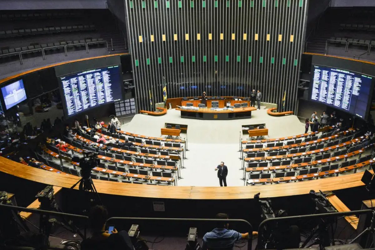 Voto distrital misto: entenda o que muda para o eleitor e como proposta pode afetar deputados
