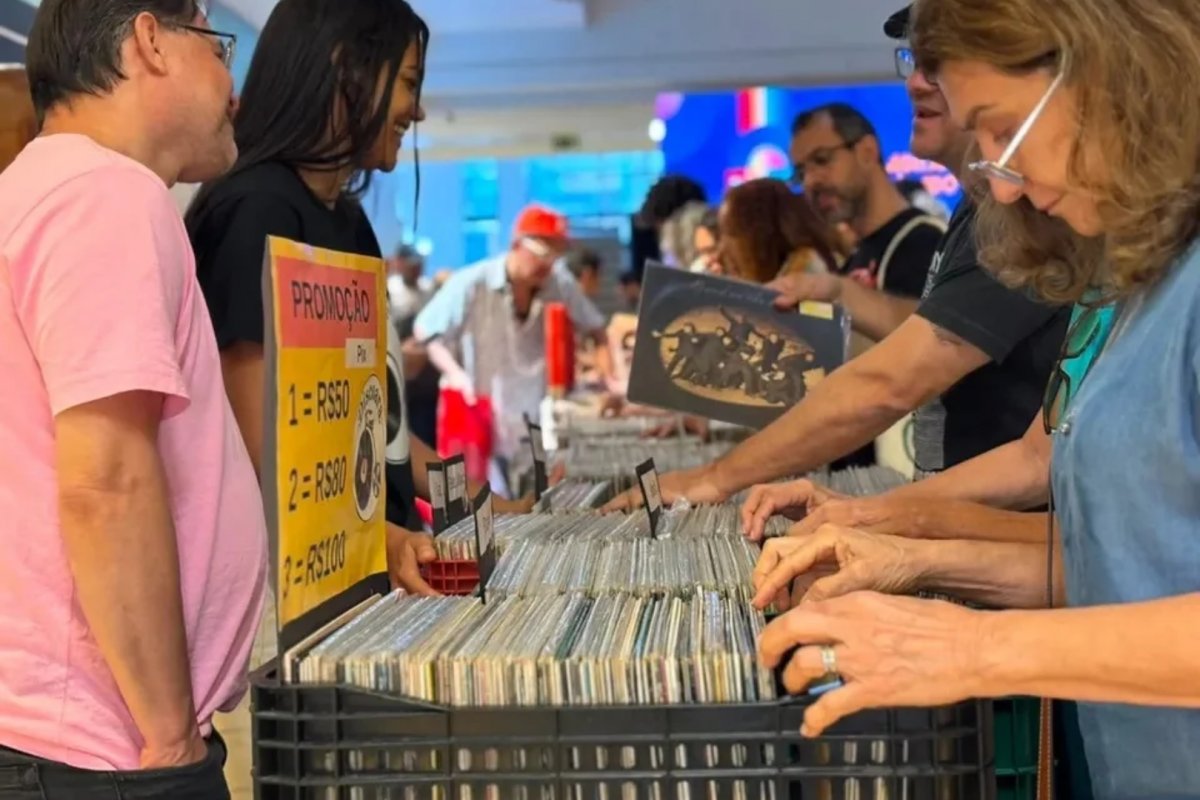 Feira de vinil reúne mais de mil discos e DJs neste sábado em Salvador