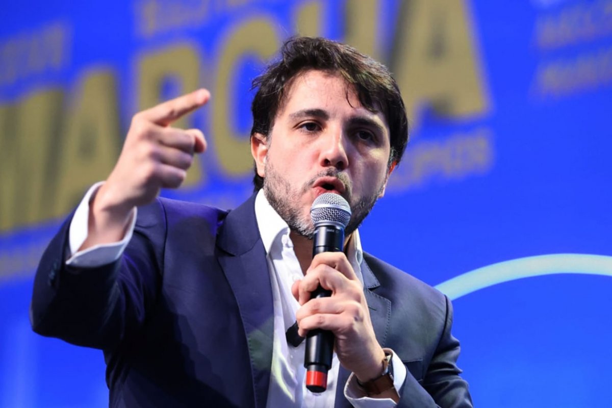 Vídeo: Renan Santos critica Nikolas Ferreira após deputado associar violência no Ceará a votos em Lula