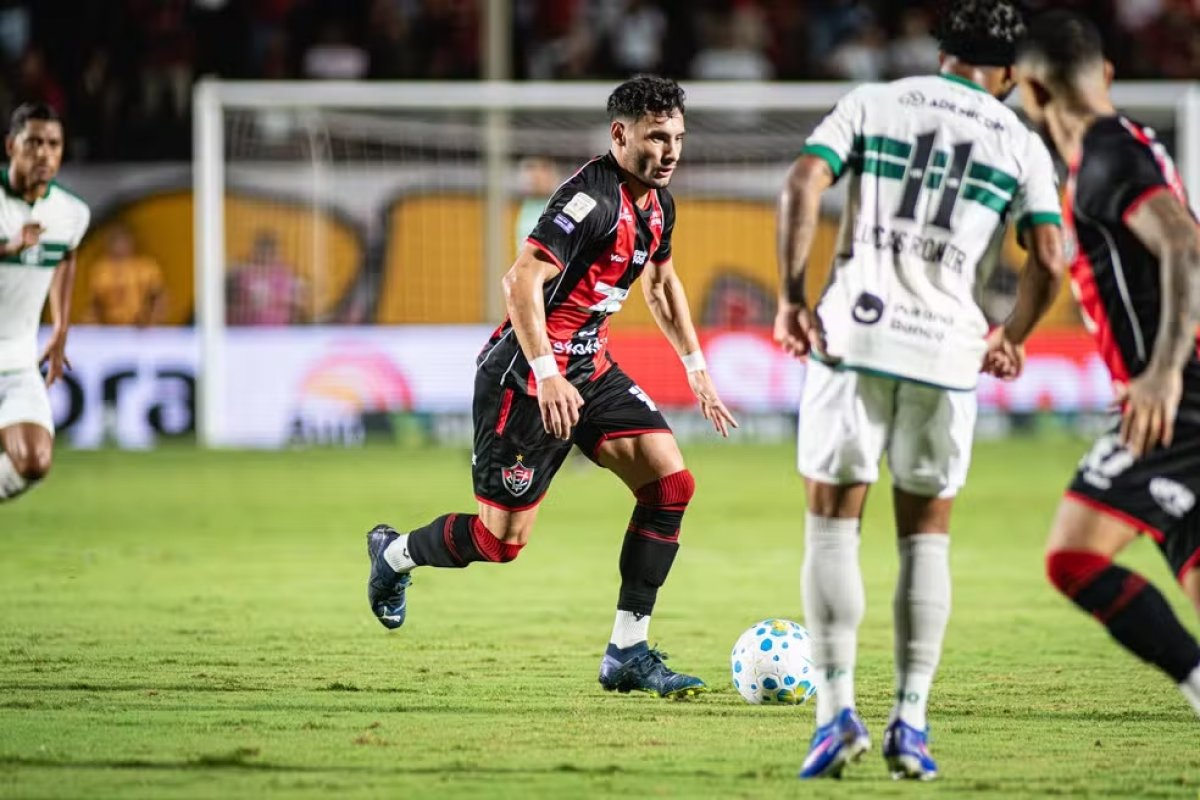Em confronto direto contra Coritiba, Vitória tenta primeiro triunfo fora para se afastar do Z-4
