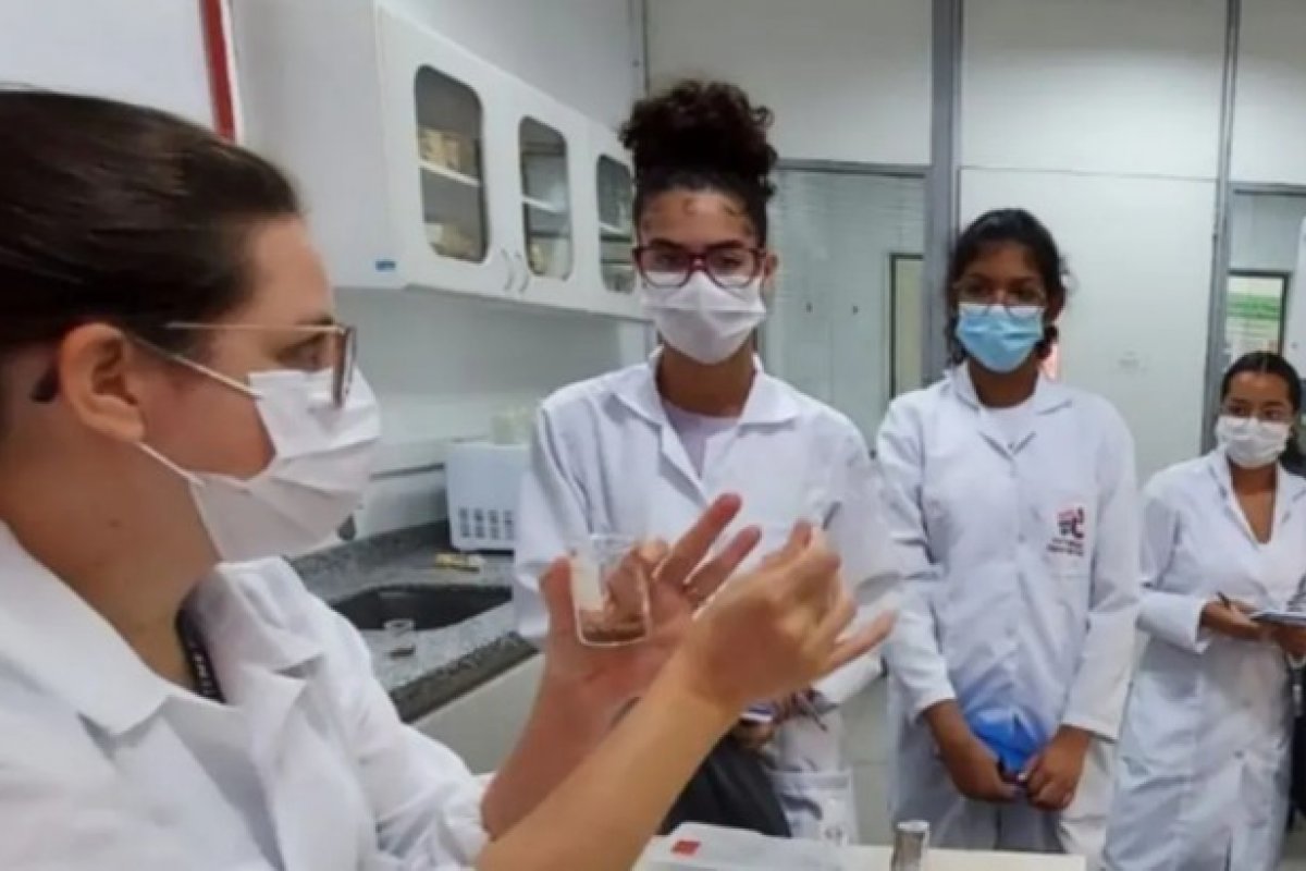 Programa Futuras Cientistas abre 470 vagas e prorroga inscrições até 6 de novembro