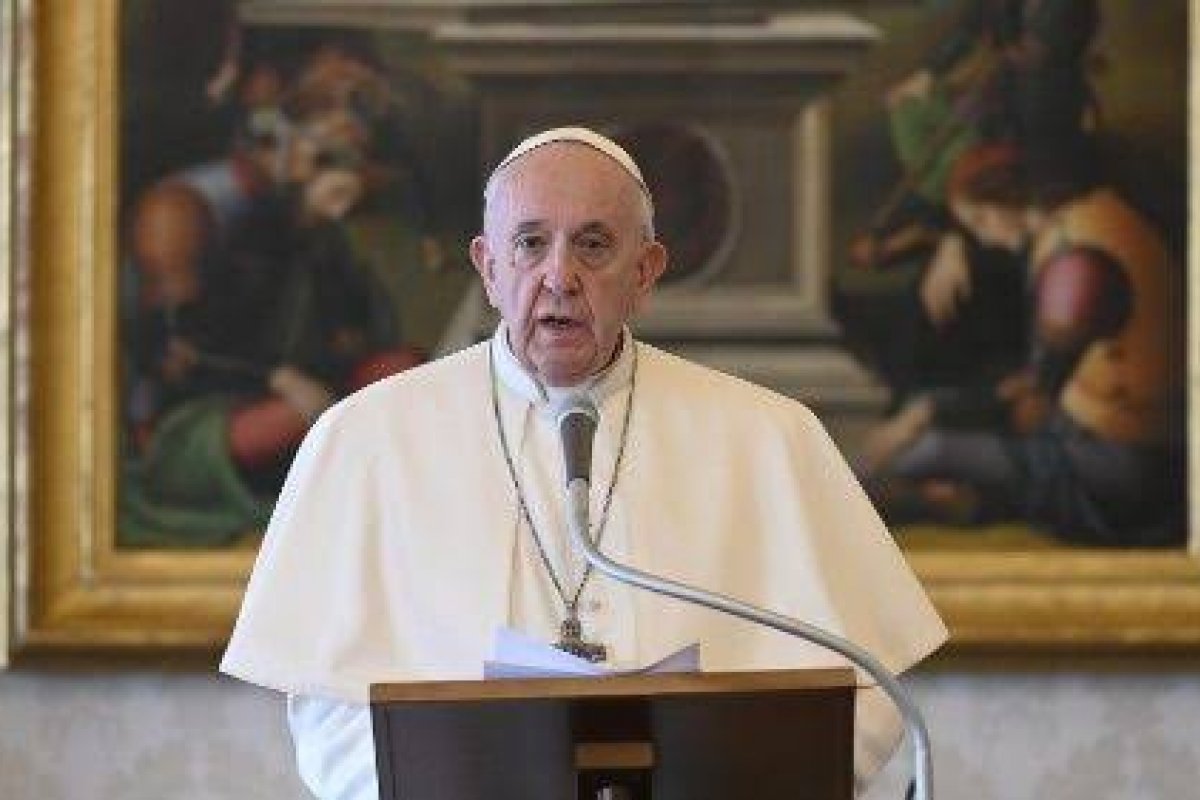 Religioso que vive na casa do Papa está infectado pelo coronavírus
