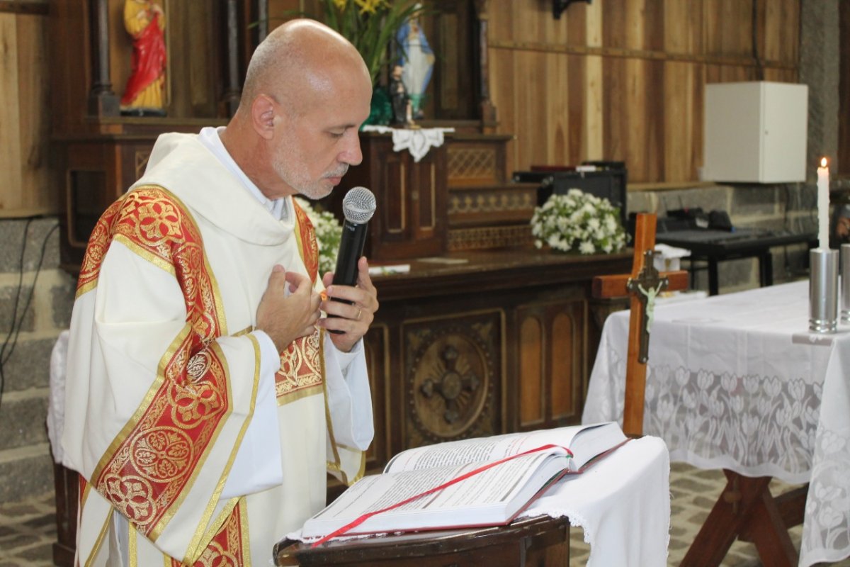 Mesmo com autorização de Bolsonaro, Igreja Católica não realizará missas 